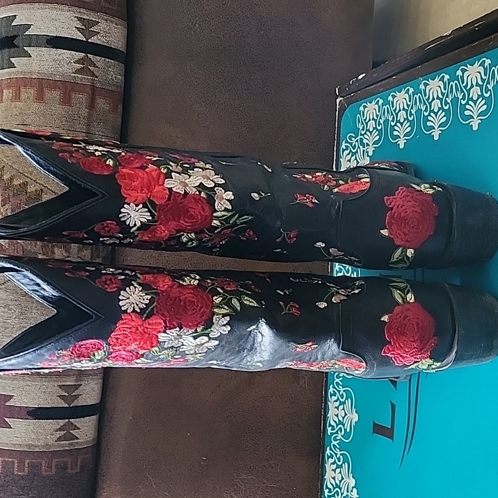 Lane !!Gorgeous!! Red Rose Western Boots, Size 9B - Picture 6 of 14